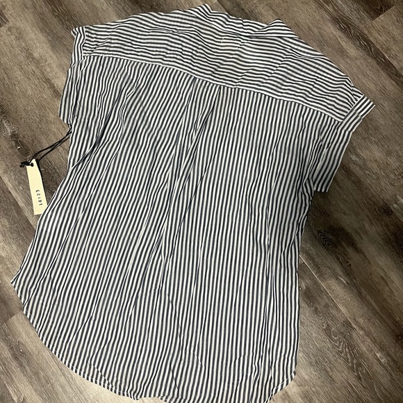 Button down top - Picture 3 of 3